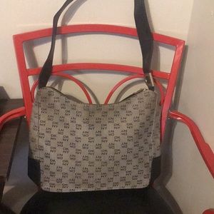 DKNY GRAY & BLK purse, good, no rips or tears. Classy, casual, EVERYDAY wear :)